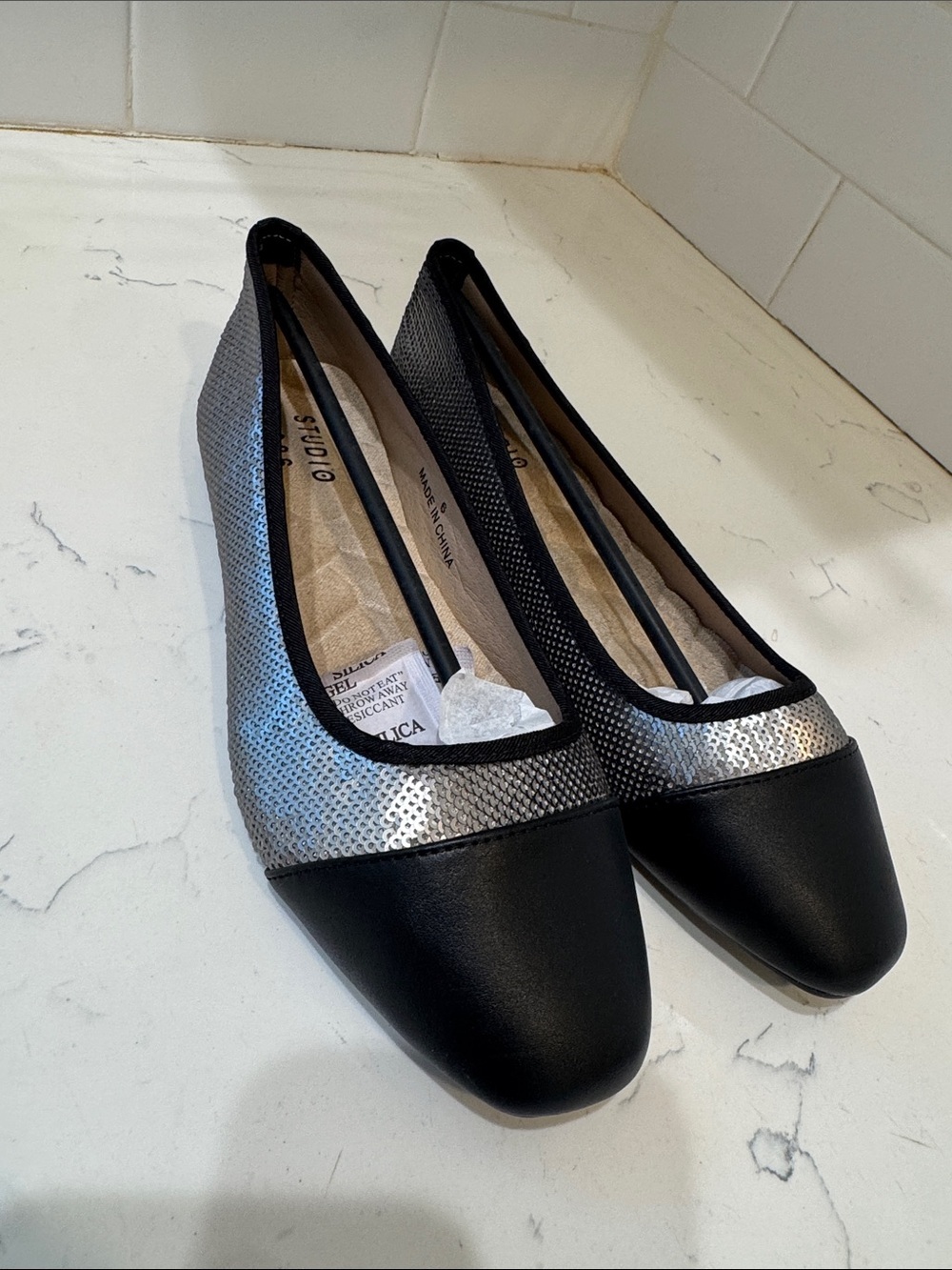 Studio 1886 Metallic Silver and Black Cap-Toe Ballet Flats Size: 6
